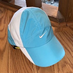 Nike Featherlike hat